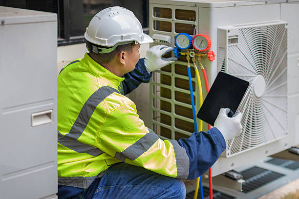 Professional Hvac technician working in Saraland, AL